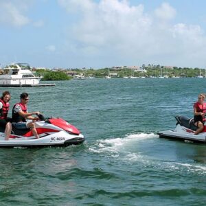 Curacao is renowned for its stunning beaches, vibrant marine life, and thrilling water sports. If you're seeking an unforgettable experience on the island, look no further than the Jet Ski Adventure along Curacao's East Coast. At CuracaoTodo.com, we provide the most comprehensive information for tourists, ensuring you make the most of your visit to this Caribbean paradise. Let's dive into the details of this exciting excursion.