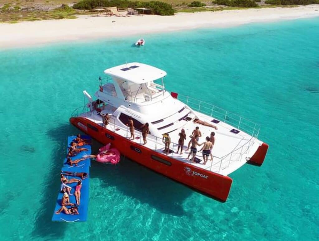 If you're planning a trip to Curacao, one must-do activity is the unforgettable boat trip to Klein Curacao. This day trip offers a perfect escape to an uninhabited island, boasting pristine sandy beaches, crystal clear waters, and an abundance of marine life. CuracaoTodo.com provides the best and most comprehensive information for tourists on the island, ensuring you make the most of your adventure.