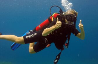 Diver from Duikcentrum van de Ven curacao