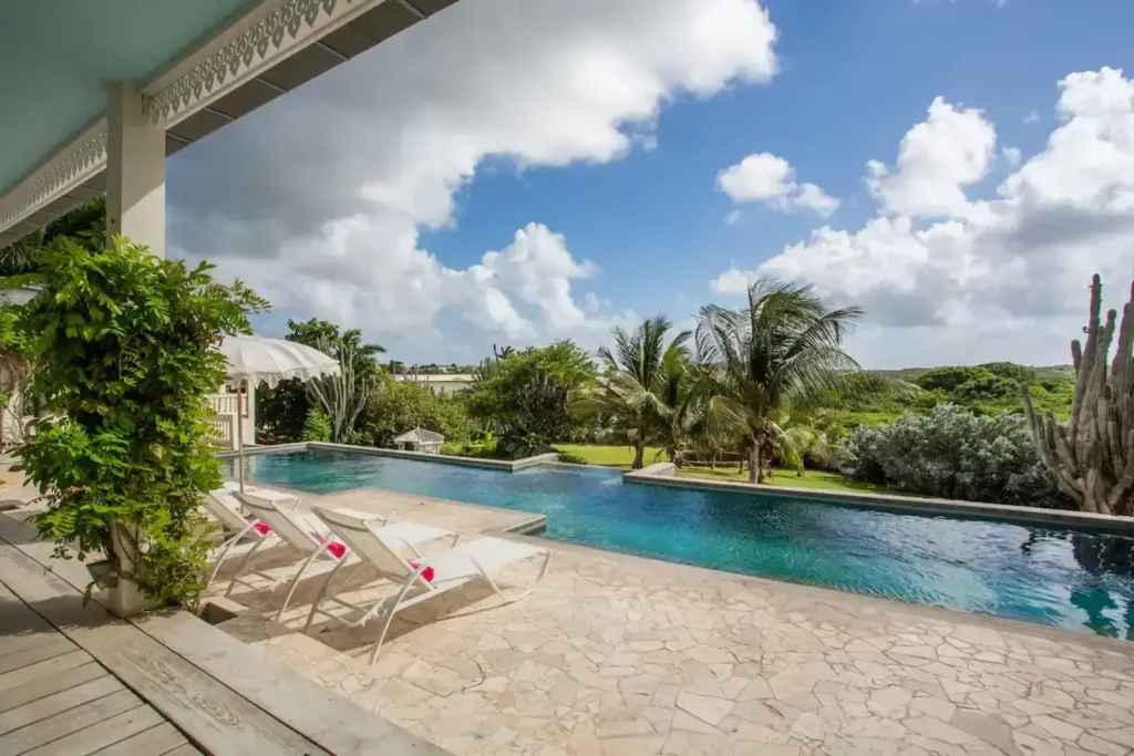 Experience Luxury at the 12-Person Grand Villa Libre in Curacao