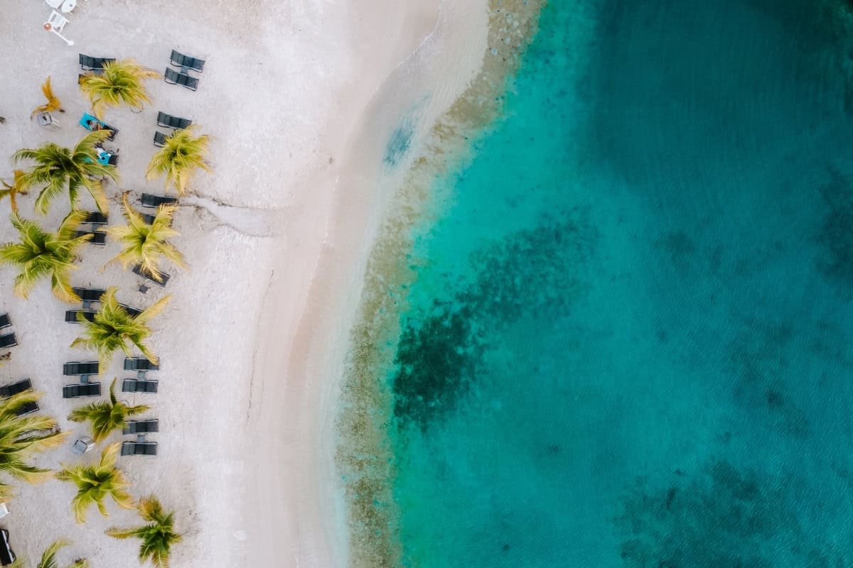 Are the beaches in Curacao swimmable