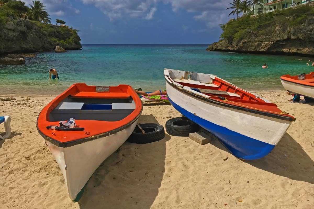 What are 3 interesting facts about Curaçao