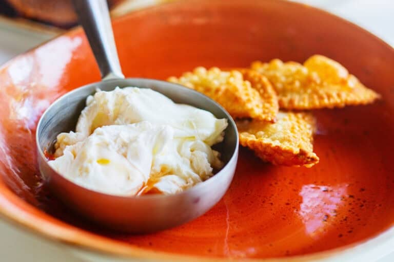 What is a typical breakfast in Curaçao