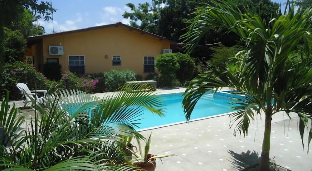 Happy Turtle Apartments