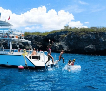 Paseo en barco privado por el naufragio del remolcador y las aguas españolas en Curazao