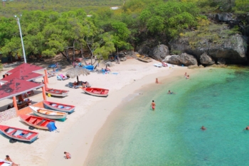 Duik in plezier en fitness met aquajoggen bij Playa Lagun